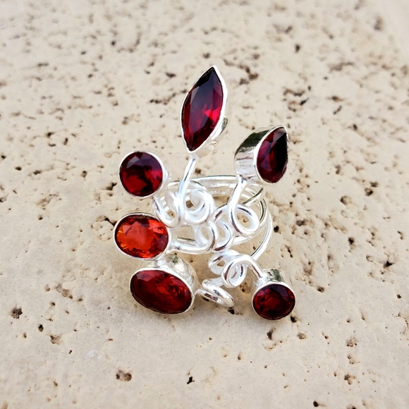 New Twisted Garnet Silver Ring. - Picture 8 of 12